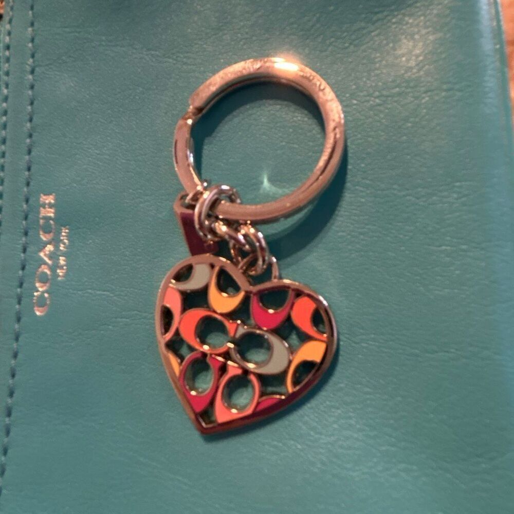 COACH Heart Keychain - Picture 4 of 5